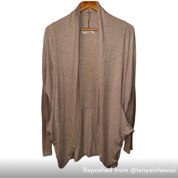 Fighting Eel Oatmeal Colored Cardigan Size Small/Medium - Picture 6 of 7